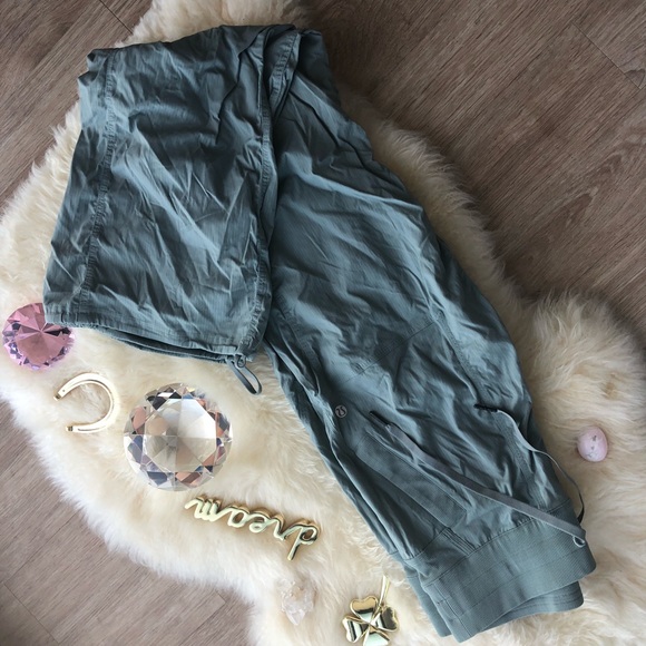 EUC Lululemon Athletica Unlined Mid-Rise Studio Pant II in RARE Earl Grey colour - Picture 2 of 16